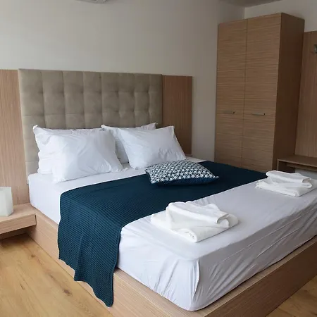 Active Hotel *